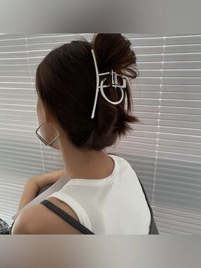 Korean Large Metal Hollow Silver Hair Claw Clip Barrette